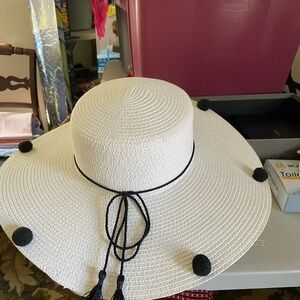 Pretty Woman style in timeless black and white. Broad brim het with Pom-poms.